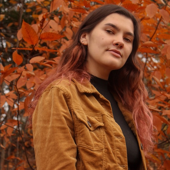 Meet your Posher, Danielle - Picture 1 of 1